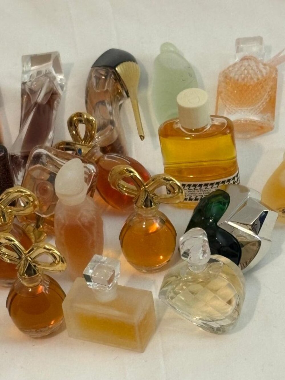 24 sample size perfume. Assorted - Picture 2 of 3
